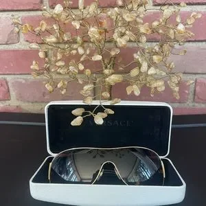 ? LIKE ?NEW ?VERSACE ?ICON ?SHIELD ?SUNGLASSES ?? NEW Genuine VERSACE Runway Medusa Icon Shield +3 Lens  main image 2